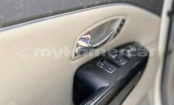 Acheter Occasion Voiture Kia Carnival Blanc à Cheom Ksan, Preah Vihear Province Acheter Occasion Voiture Kia Carnival Blanc à Cheom Ksan, Preah Vihear Province