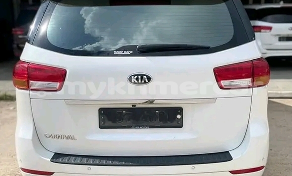 Acheter Occasion Voiture Kia Carnival Blanc à Cheom Ksan, Preah Vihear Province Acheter Occasion Voiture Kia Carnival Blanc à Cheom Ksan, Preah Vihear Province