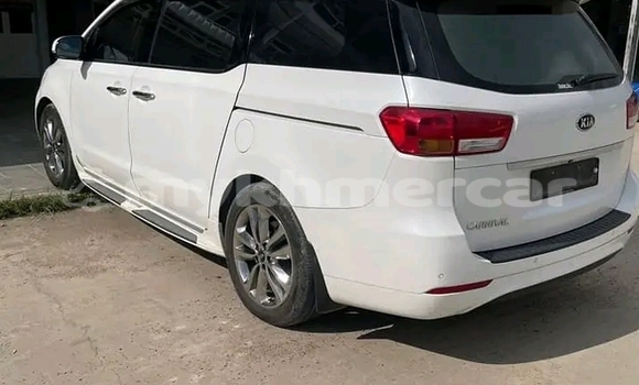 Acheter Occasion Voiture Kia Carnival Blanc à Cheom Ksan, Preah Vihear Province Acheter Occasion Voiture Kia Carnival Blanc à Cheom Ksan, Preah Vihear Province