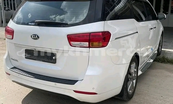 Acheter Occasion Voiture Kia Carnival Blanc à Cheom Ksan, Preah Vihear Province Acheter Occasion Voiture Kia Carnival Blanc à Cheom Ksan, Preah Vihear Province