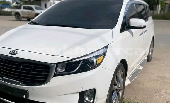 Acheter Occasion Voiture Kia Carnival Blanc à Cheom Ksan, Preah Vihear Province Acheter Occasion Voiture Kia Carnival Blanc à Cheom Ksan, Preah Vihear Province