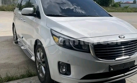 Acheter Occasion Voiture Kia Carnival Blanc à Cheom Ksan, Preah Vihear Province Acheter Occasion Voiture Kia Carnival Blanc à Cheom Ksan, Preah Vihear Province