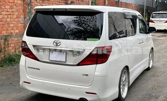 Acheter Occasion Voiture Toyota Alphard Blanc à Cheom Ksan, Preah Vihear Province Acheter Occasion Voiture Toyota Alphard Blanc à Cheom Ksan, Preah Vihear Province