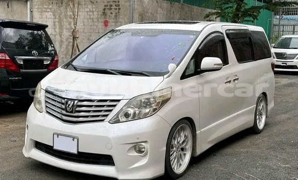 Acheter Occasion Voiture Toyota Alphard Blanc à Cheom Ksan, Preah Vihear Province Acheter Occasion Voiture Toyota Alphard Blanc à Cheom Ksan, Preah Vihear Province