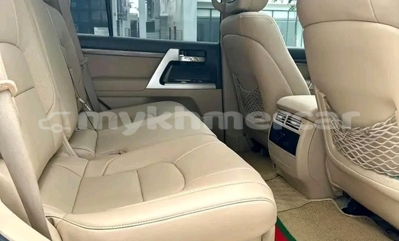 Buy Used Toyota Land Cruiser White Car in Cheom Ksan in Preah Vihear Province Buy Used Toyota Land Cruiser White Car in Cheom Ksan in Preah Vihear Province