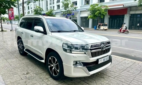 Buy Used Toyota Land Cruiser White Car in Cheom Ksan in Preah Vihear Province Buy Used Toyota Land Cruiser White Car in Cheom Ksan in Preah Vihear Province