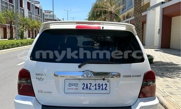 Buy Used Toyota Highlander White Car in Cheom Ksan in Preah Vihear Province Buy Used Toyota Highlander White Car in Cheom Ksan in Preah Vihear Province