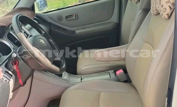 Buy Used Toyota Highlander White Car in Kampong Chhnang in Kampong Chhnang Province Buy Used Toyota Highlander White Car in Kampong Chhnang in Kampong Chhnang Province