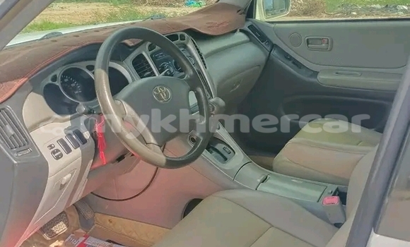 Buy Used Toyota Highlander White Car in Kampong Chhnang in Kampong Chhnang Province Buy Used Toyota Highlander White Car in Kampong Chhnang in Kampong Chhnang Province