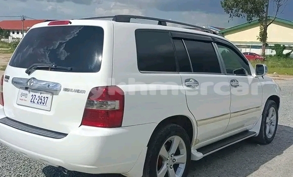Buy Used Toyota Highlander White Car in Kampong Chhnang in Kampong Chhnang Province Buy Used Toyota Highlander White Car in Kampong Chhnang in Kampong Chhnang Province