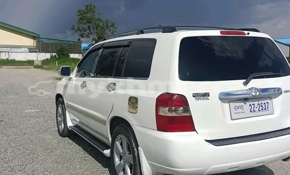 Buy Used Toyota Highlander White Car in Kampong Chhnang in Kampong Chhnang Province Buy Used Toyota Highlander White Car in Kampong Chhnang in Kampong Chhnang Province