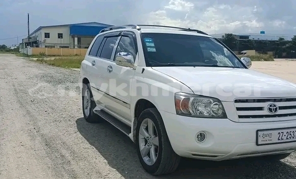 Buy Used Toyota Highlander White Car in Kampong Chhnang in Kampong Chhnang Province Buy Used Toyota Highlander White Car in Kampong Chhnang in Kampong Chhnang Province