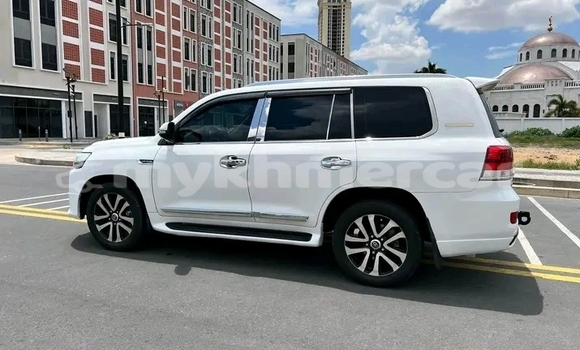 Buy Used Toyota Land Cruiser White Car in Chbar Mon in Kampong Speu Province Buy Used Toyota Land Cruiser White Car in Chbar Mon in Kampong Speu Province