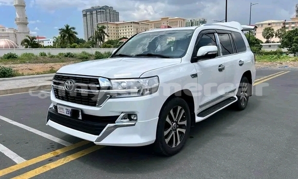 Buy Used Toyota Land Cruiser White Car in Chbar Mon in Kampong Speu Province Buy Used Toyota Land Cruiser White Car in Chbar Mon in Kampong Speu Province