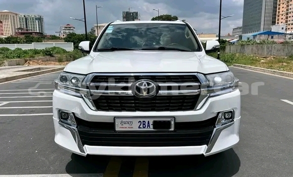 Buy Used Toyota Land Cruiser White Car in Chbar Mon in Kampong Speu Province Buy Used Toyota Land Cruiser White Car in Chbar Mon in Kampong Speu Province