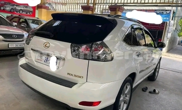 Acheter Occasion Voiture Lexus RX 330 Blanc à Cheom Ksan, Preah Vihear Province Acheter Occasion Voiture Lexus RX 330 Blanc à Cheom Ksan, Preah Vihear Province