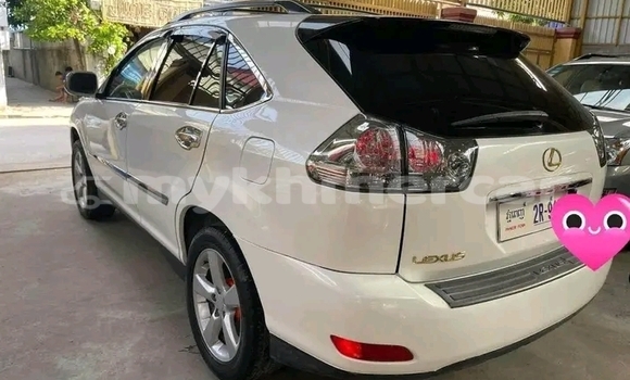 Acheter Occasion Voiture Lexus RX 330 Blanc à Cheom Ksan, Preah Vihear Province Acheter Occasion Voiture Lexus RX 330 Blanc à Cheom Ksan, Preah Vihear Province