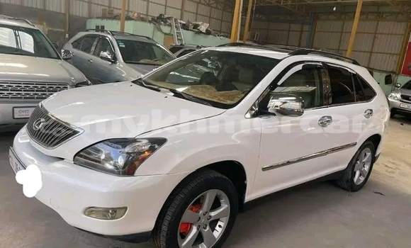 Acheter Occasion Voiture Lexus RX 330 Blanc à Cheom Ksan, Preah Vihear Province Acheter Occasion Voiture Lexus RX 330 Blanc à Cheom Ksan, Preah Vihear Province