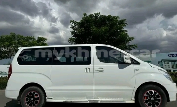 Acheter Occasion Voiture Toyota Alphard Blanc à Cheom Ksan, Preah Vihear Province Acheter Occasion Voiture Toyota Alphard Blanc à Cheom Ksan, Preah Vihear Province