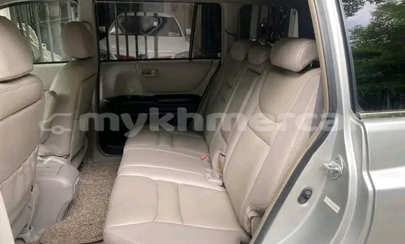 Acheter Occasion Voiture Toyota Highlander Autre à Cheom Ksan, Preah Vihear Province Acheter Occasion Voiture Toyota Highlander Autre à Cheom Ksan, Preah Vihear Province
