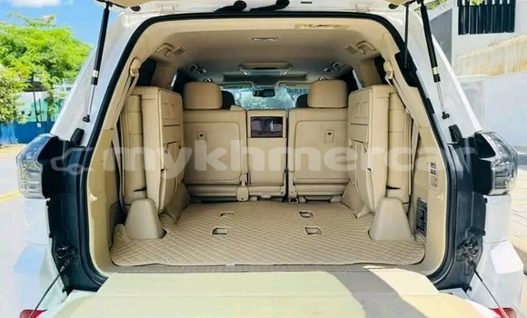 Buy Used Lexus IS 300 White Car in Cheom Ksan in Preah Vihear Province