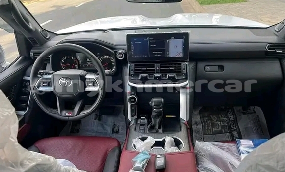 Buy Used Toyota Land Cruiser White Car in Cheom Ksan in Preah Vihear Province Buy Used Toyota Land Cruiser White Car in Cheom Ksan in Preah Vihear Province