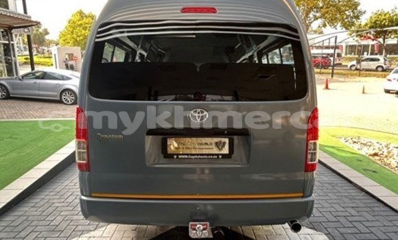 Buy Used Toyota Hiace White Car in Phnom Penh in Phnom Penh Buy Used Toyota Hiace White Car in Phnom Penh in Phnom Penh