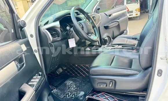 Buy Used Toyota Hilux White Car in Cheom Ksan in Preah Vihear Province Buy Used Toyota Hilux White Car in Cheom Ksan in Preah Vihear Province