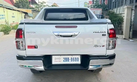 Buy Used Toyota Hilux White Car in Cheom Ksan in Preah Vihear Province Buy Used Toyota Hilux White Car in Cheom Ksan in Preah Vihear Province