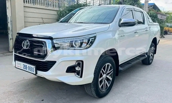 Buy Used Toyota Hilux White Car in Cheom Ksan in Preah Vihear Province Buy Used Toyota Hilux White Car in Cheom Ksan in Preah Vihear Province