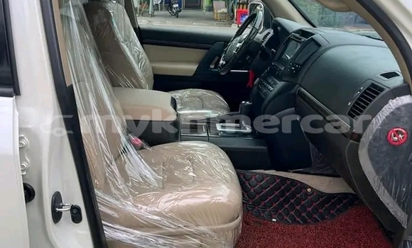 ទិញ បានប្រើ Toyota Land Cruiser White ឡាន} ក្នុង Cheom Ksan ក្នុង Preah Vihear Province ទិញ បានប្រើ Toyota Land Cruiser White ឡាន} ក្នុង Cheom Ksan ក្នុង Preah Vihear Province