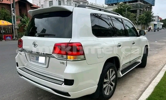ទិញ បានប្រើ Toyota Land Cruiser White ឡាន} ក្នុង Cheom Ksan ក្នុង Preah Vihear Province ទិញ បានប្រើ Toyota Land Cruiser White ឡាន} ក្នុង Cheom Ksan ក្នុង Preah Vihear Province