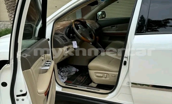 Acheter Occasion Voiture Lexus RX Blanc à Chbar Mon, Kampong Speu Province Acheter Occasion Voiture Lexus RX Blanc à Chbar Mon, Kampong Speu Province