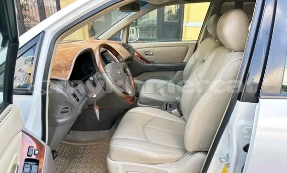 Acheter Occasion Voiture Lexus RX Blanc à Chbar Mon, Kampong Speu Province Acheter Occasion Voiture Lexus RX Blanc à Chbar Mon, Kampong Speu Province