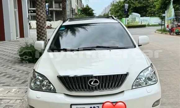 Acheter Occasion Voiture Lexus RX Blanc à Chbar Mon, Kampong Speu Province Acheter Occasion Voiture Lexus RX Blanc à Chbar Mon, Kampong Speu Province