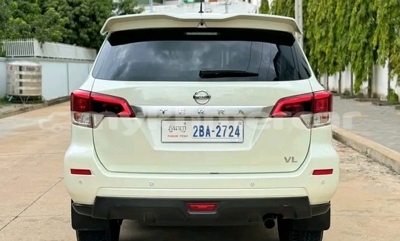 Acheter Occasion Voiture Nissan Terrano Blanc à Cheom Ksan, Preah Vihear Province Acheter Occasion Voiture Nissan Terrano Blanc à Cheom Ksan, Preah Vihear Province