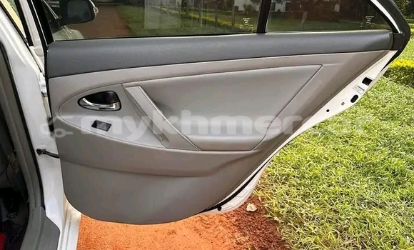 Buy Used Honda HR–V White Car in Chbar Mon in Kampong Speu Province Buy Used Honda HR–V White Car in Chbar Mon in Kampong Speu Province