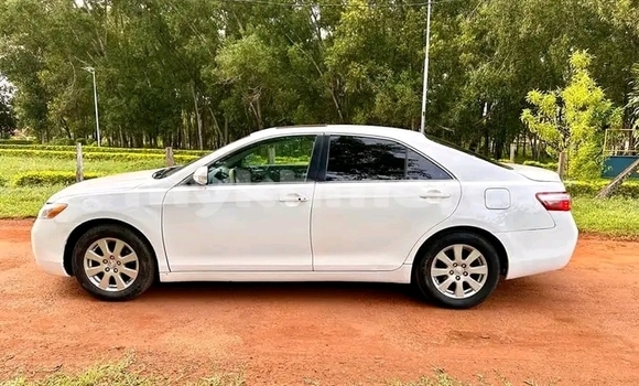 Buy Used Honda HR–V White Car in Chbar Mon in Kampong Speu Province Buy Used Honda HR–V White Car in Chbar Mon in Kampong Speu Province