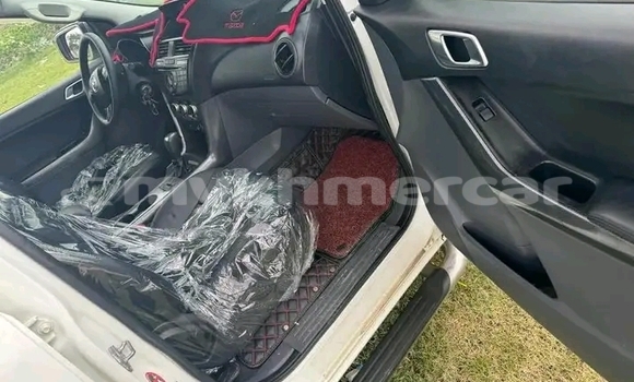 Buy Used Toyota Hilux White Car in Mongkol Borey in Banteay Meanchey Province Buy Used Toyota Hilux White Car in Mongkol Borey in Banteay Meanchey Province