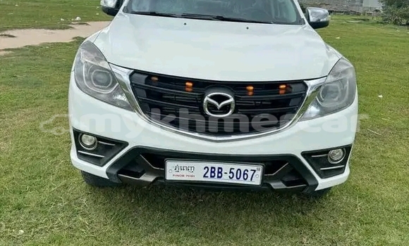 Buy Used Toyota Hilux White Car in Mongkol Borey in Banteay Meanchey Province Buy Used Toyota Hilux White Car in Mongkol Borey in Banteay Meanchey Province