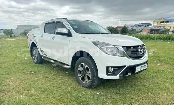 Buy Used Toyota Hilux White Car in Mongkol Borey in Banteay Meanchey Province Buy Used Toyota Hilux White Car in Mongkol Borey in Banteay Meanchey Province