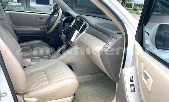 Buy Used Toyota Hilux White Car in Banteay Meanchey in Banteay Meanchey Province Buy Used Toyota Hilux White Car in Banteay Meanchey in Banteay Meanchey Province