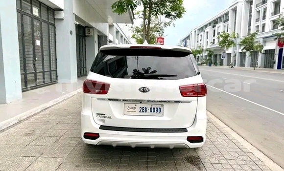 Buy Used Kia Carnival White Car in Chbar Mon in Kampong Speu Province Buy Used Kia Carnival White Car in Chbar Mon in Kampong Speu Province