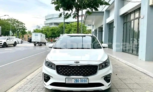 Buy Used Kia Carnival White Car in Chbar Mon in Kampong Speu Province Buy Used Kia Carnival White Car in Chbar Mon in Kampong Speu Province