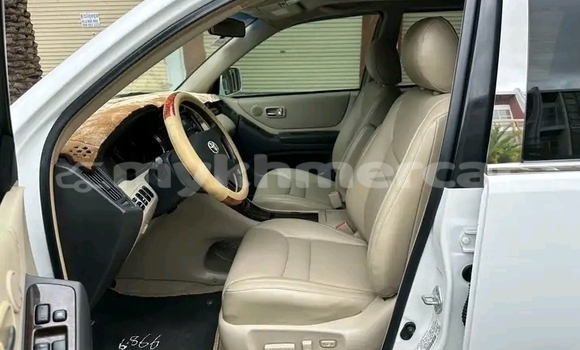 Buy Used Toyota Highlander White Car in Chbar Mon in Kampong Speu Province Buy Used Toyota Highlander White Car in Chbar Mon in Kampong Speu Province