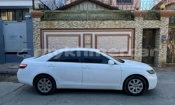 Buy Used Toyota Camry White Car in Dăm Thnăm in Kampot Province Buy Used Toyota Camry White Car in Dăm Thnăm in Kampot Province