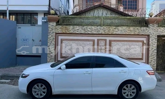 Buy Used Toyota Camry White Car in Dăm Thnăm in Kampot Province Buy Used Toyota Camry White Car in Dăm Thnăm in Kampot Province