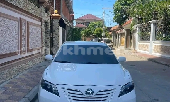Buy Used Toyota Camry White Car in Dăm Thnăm in Kampot Province Buy Used Toyota Camry White Car in Dăm Thnăm in Kampot Province