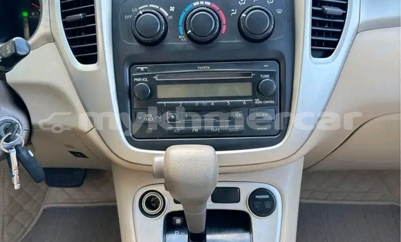 Buy Used Toyota Highlander White Car in Cheom Ksan in Preah Vihear Province Buy Used Toyota Highlander White Car in Cheom Ksan in Preah Vihear Province