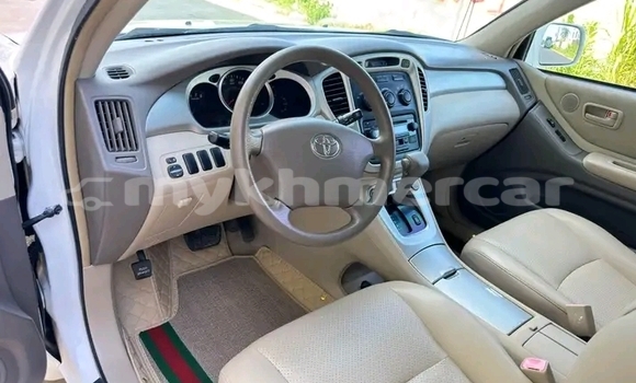 Buy Used Toyota Highlander White Car in Cheom Ksan in Preah Vihear Province Buy Used Toyota Highlander White Car in Cheom Ksan in Preah Vihear Province